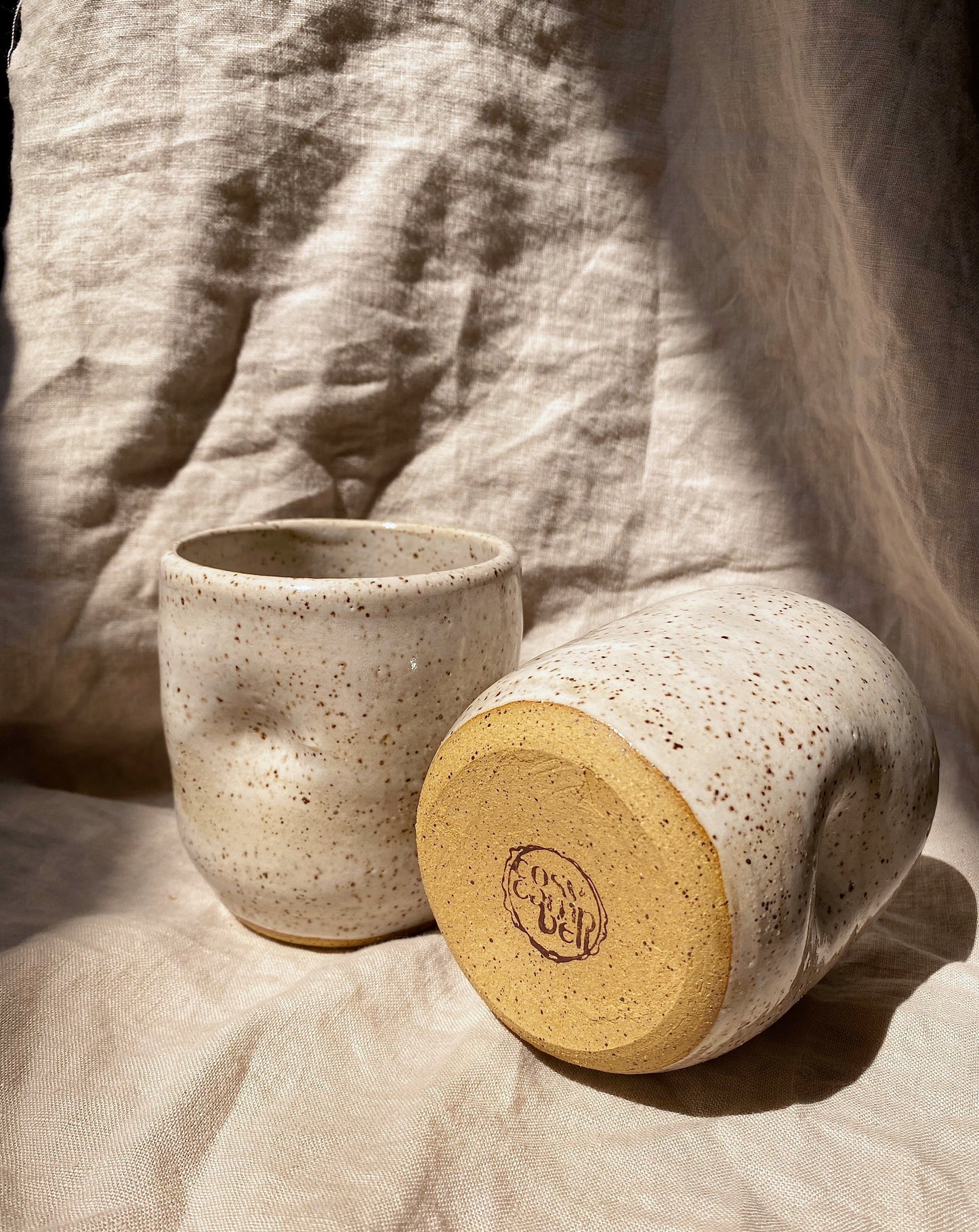 DOUBLE PINCH MUG - WHITE GLOSS