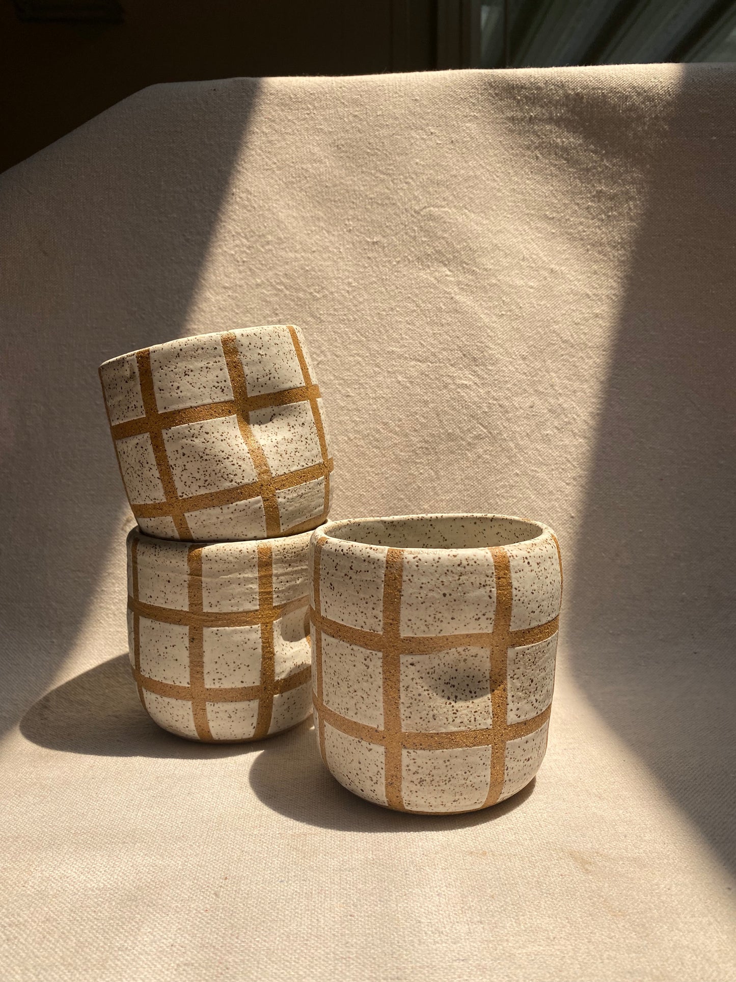 DOUBLE PINCH - WHITE GRID