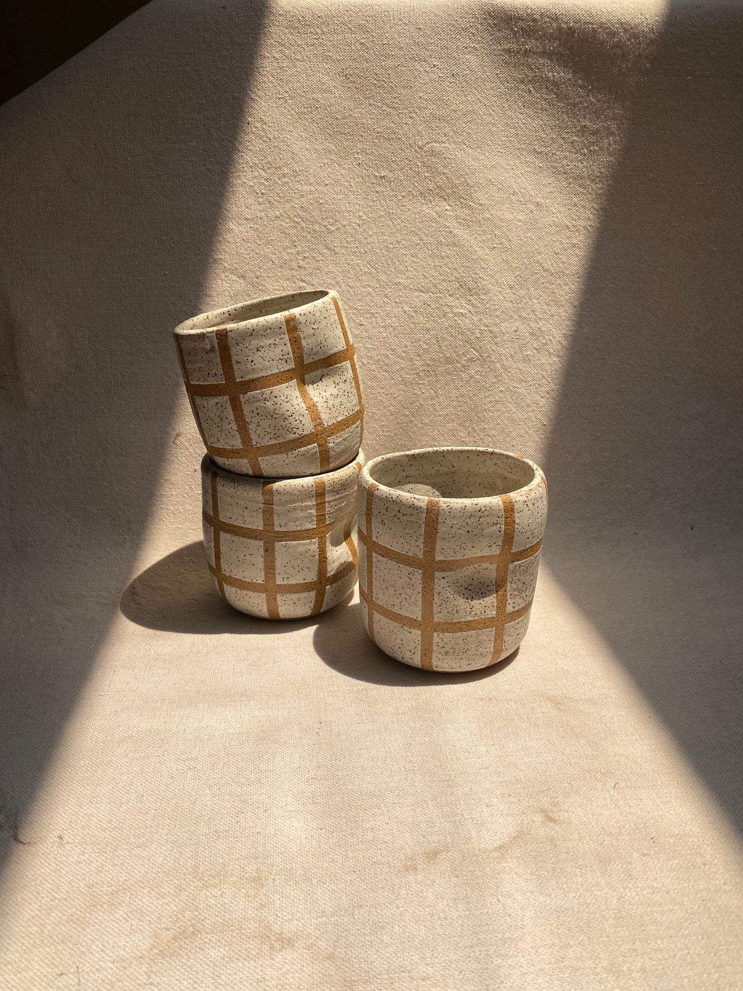 DOUBLE PINCH - WHITE GRID